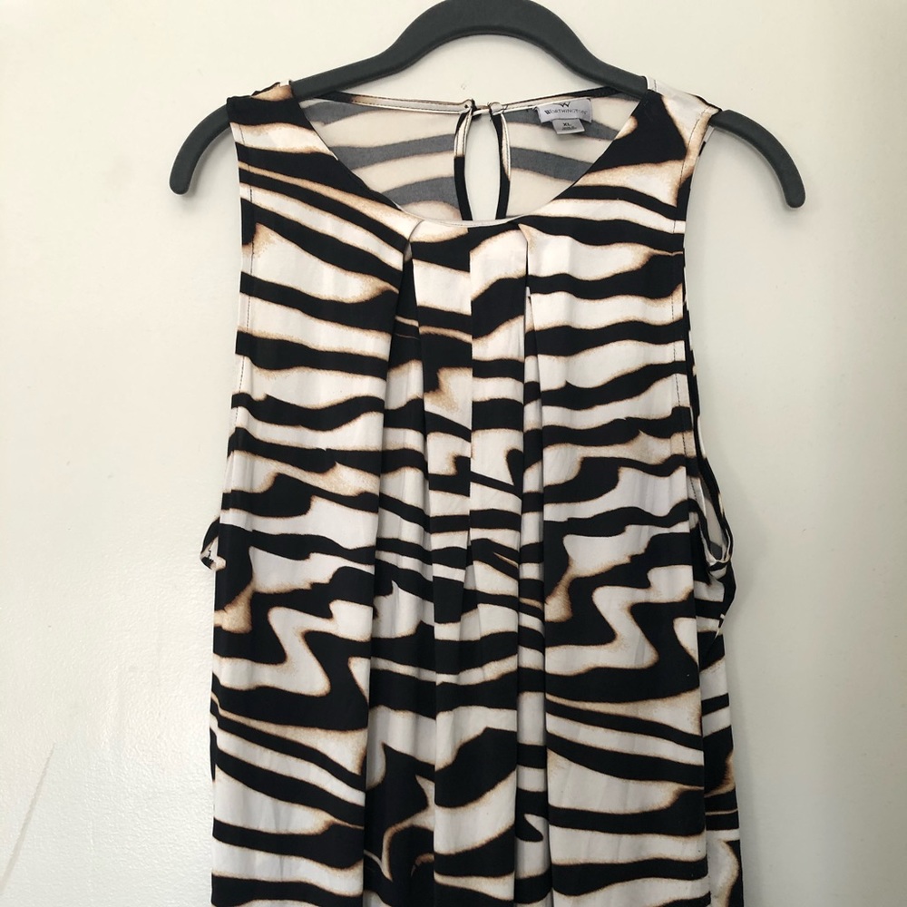 Sleeveless print shirt